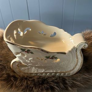 PartyLite Holly Leaf Sleigh